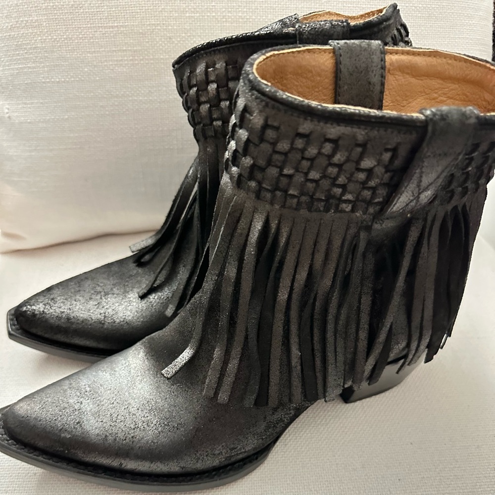Frye Metallic Black Fringed Ankle Boots size 9 - Picture 6 of 7